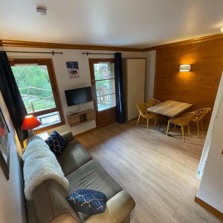 Cozy studio 3 guests, private terrace, inside pool, spa, luxurious residence, ski-in ski-out - One-Bedroom Apartment - 13