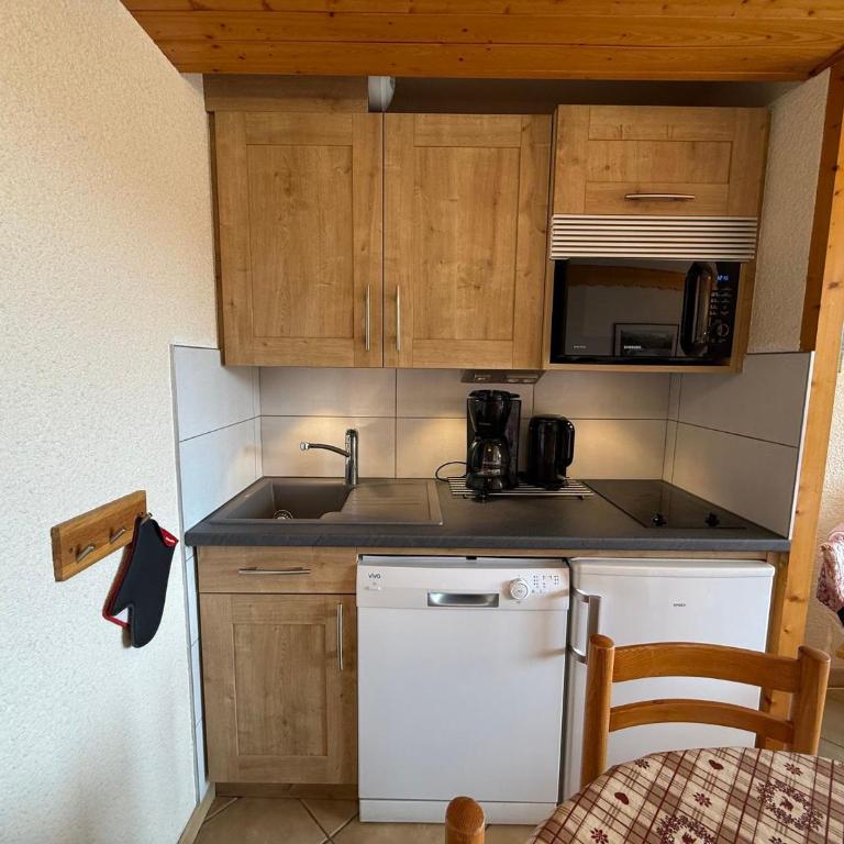 Studio cabine aux Saisies, balcon sud, 4 couchages - Studio - 9