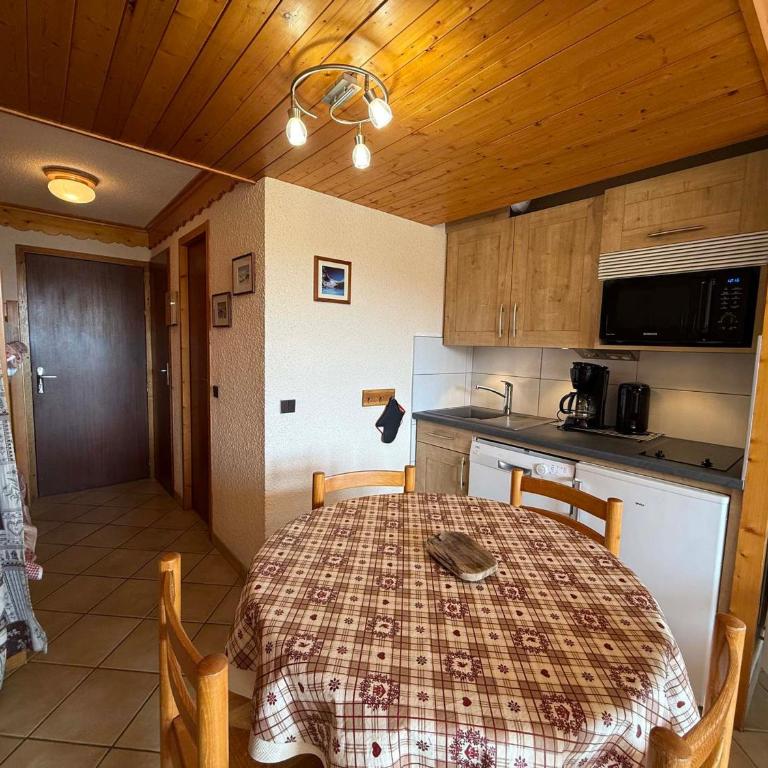 Studio cabine aux Saisies, balcon sud, 4 couchages - Studio - 10