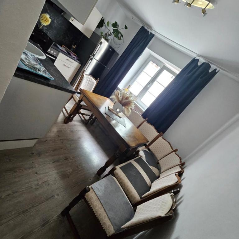 Hemma 4 U , 3 Zimmer Wohnung - Apartment mit 3 Schlafzimmern - 5