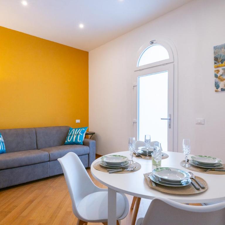 Rentwin-Little Bright Home-Pisa Airport - Appartamento con 1 Camera da Letto - 1
