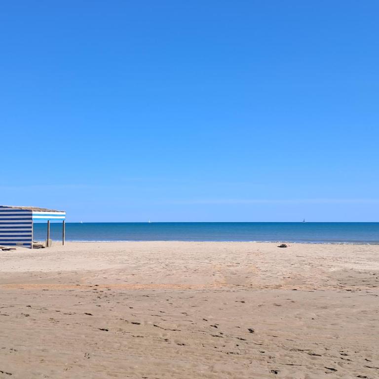 Appartement refait à neuf, climatisé, en rez-de-jardin, à 30 secondes de la plage - Appartement 1 Chambre - 18