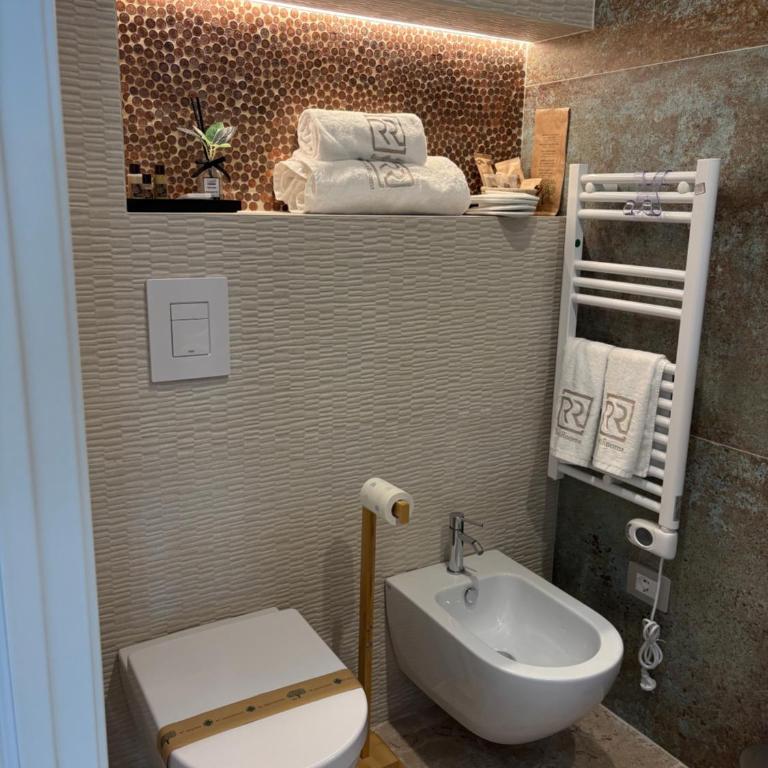 RomiRooms - Camera Matrimoniale con Bagno Privato - 17