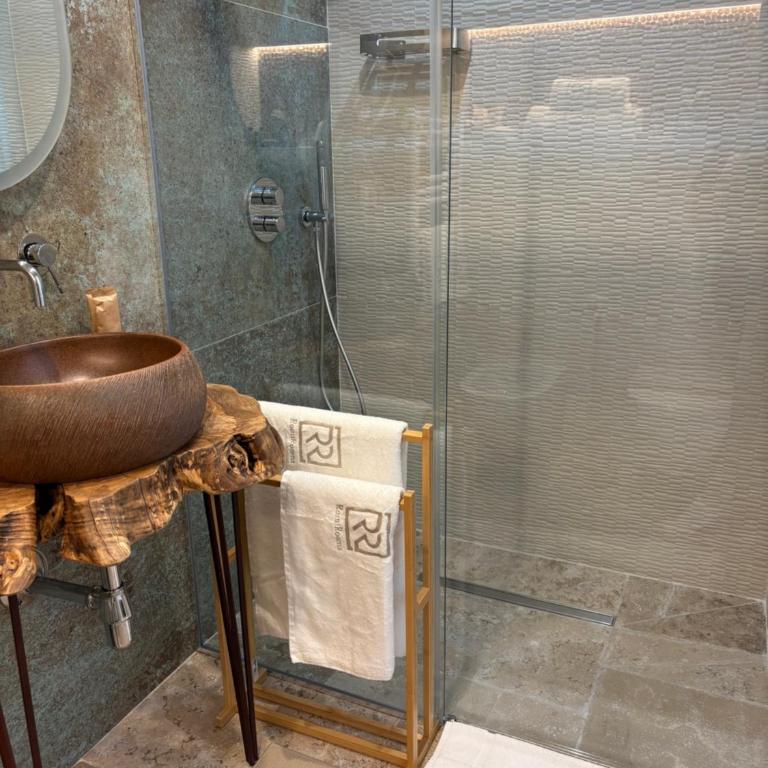 RomiRooms - Camera Matrimoniale con Bagno Privato - 18