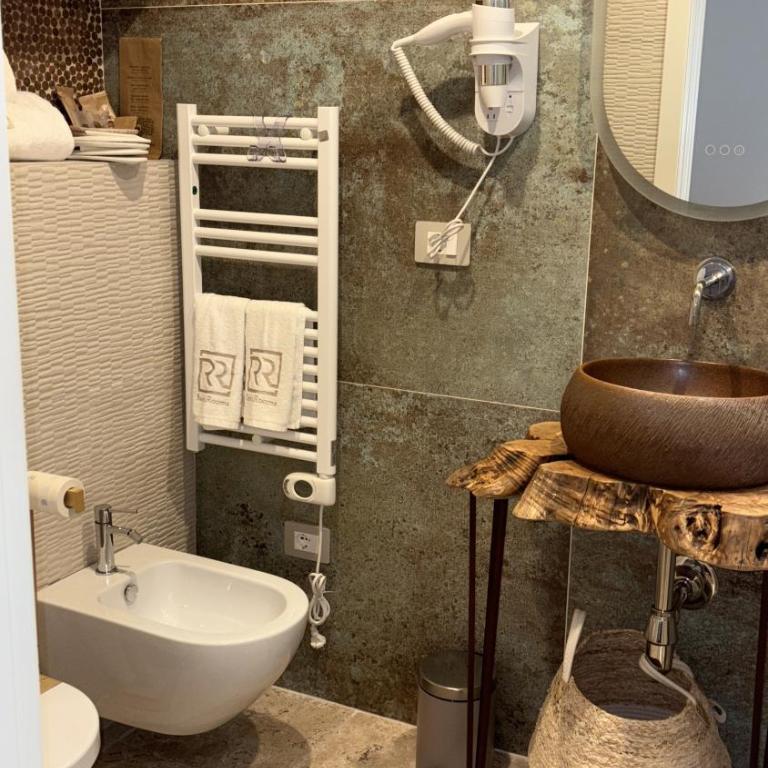 RomiRooms - Camera Matrimoniale con Bagno Privato - 21