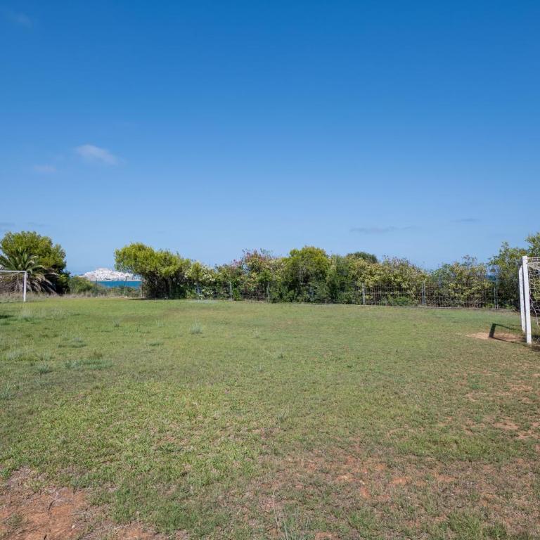 Con terraza con campo fútbol, pin pong con Parking - Apartamento de 2 dormitorios - 11