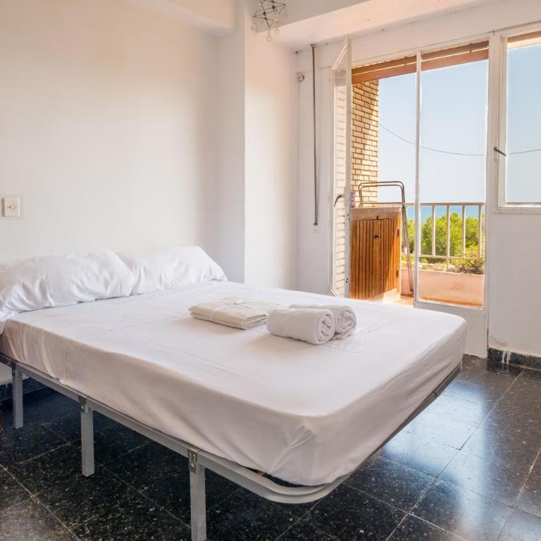 Con terraza con campo fútbol, pin pong con Parking - Apartamento de 2 dormitorios - 4