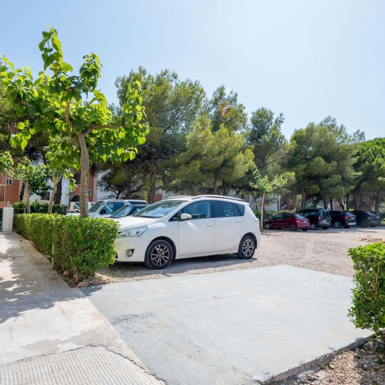 Con terraza con campo fútbol, pin pong con Parking - Apartamento de 2 dormitorios - 21