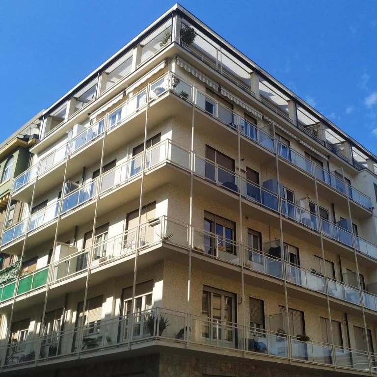 Como9 Apartment - Campus Einaudi, Lavazza - Free Parking - 15 min from City Center - Appartamento con 1 Camera da Letto - 18