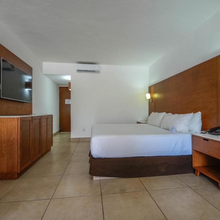Cozumel Hotel & Resort All Inclusive - King Room with Balcony - 1