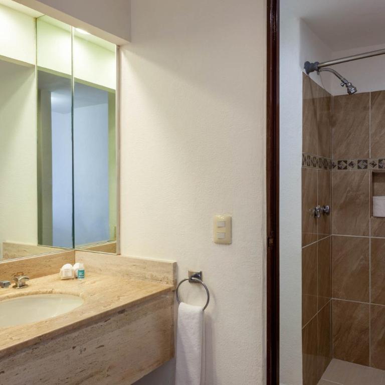Cozumel Hotel & Resort All Inclusive - Standard King Room - 4