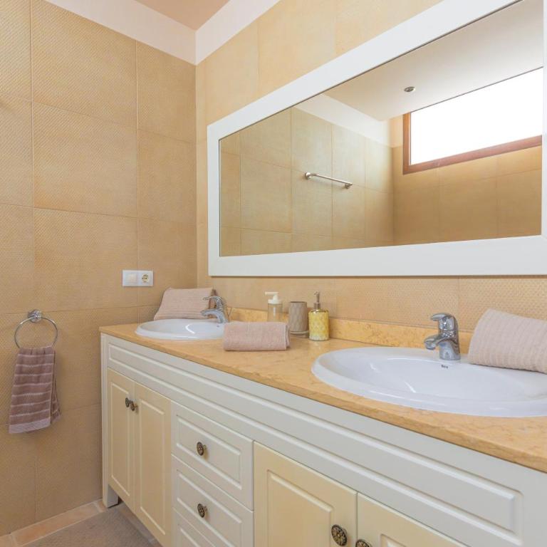 Villa with Pool, Luxury Scape in Caleta De Fuste - Villa with Private Pool - 76