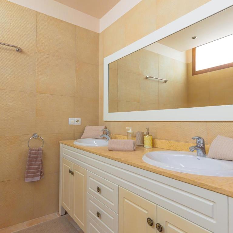 Villa with Pool, Luxury Scape in Caleta De Fuste - Villa with Private Pool - 80