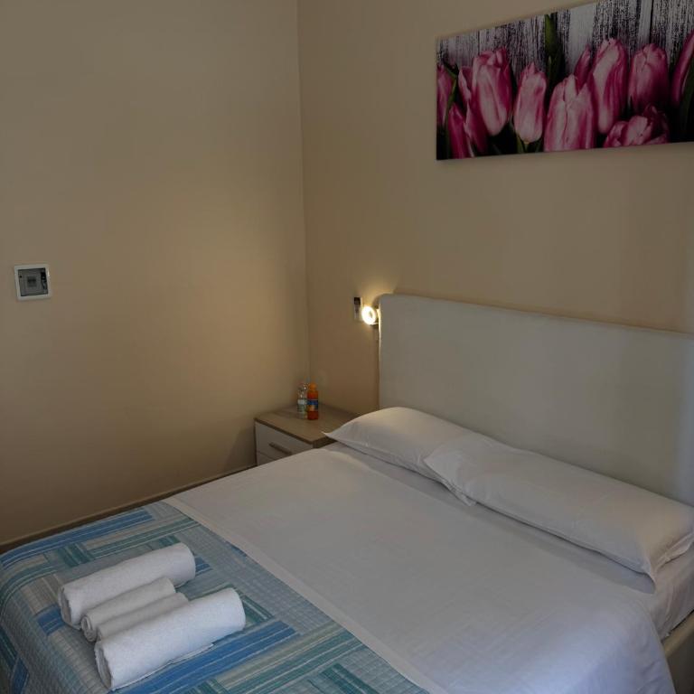 Crown Guest House - Camera Matrimoniale con Bagno Privato - 11