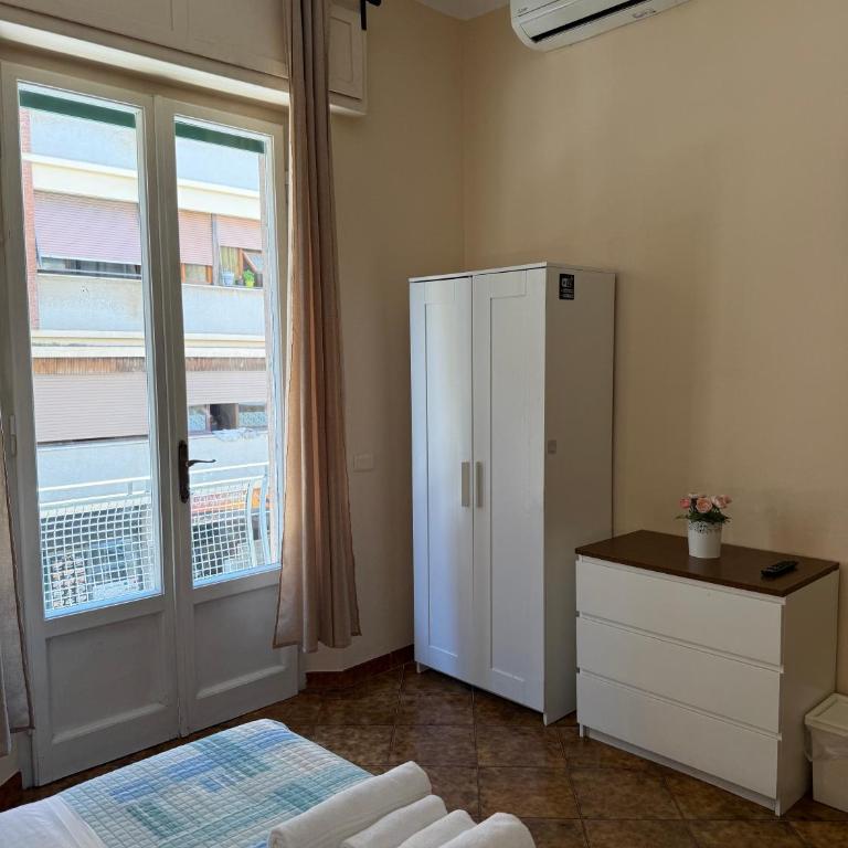 Crown Guest House - Camera Matrimoniale con Bagno Privato - 17