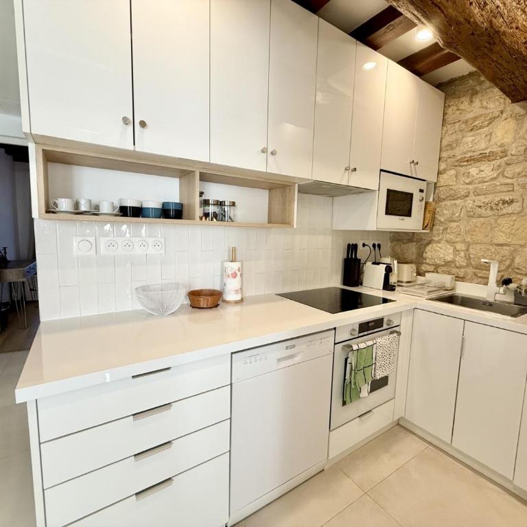 Paris center near Notre Dame 2 bedrooms with Balcony - Appartement 2 Chambres avec Balcon - 17