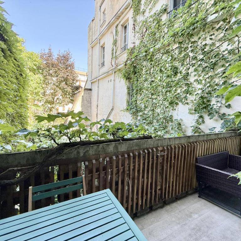 Paris center near Notre Dame 2 bedrooms with Balcony - Appartement 2 Chambres avec Balcon - 35