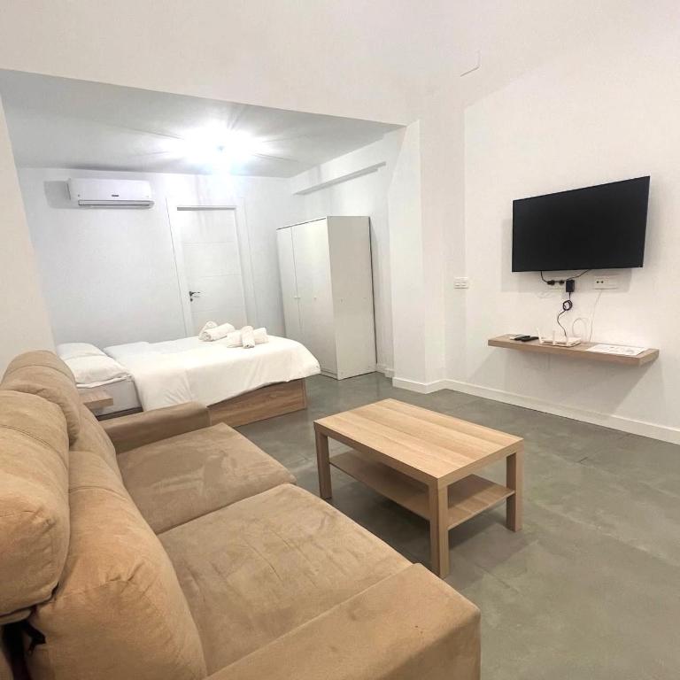 ZONA LUXURY 1 a 5 min de la ESTACIÓN DE BUS Y TREN MARÍA ZAMBRANO - Apartamento de 1 dormitorio - 3