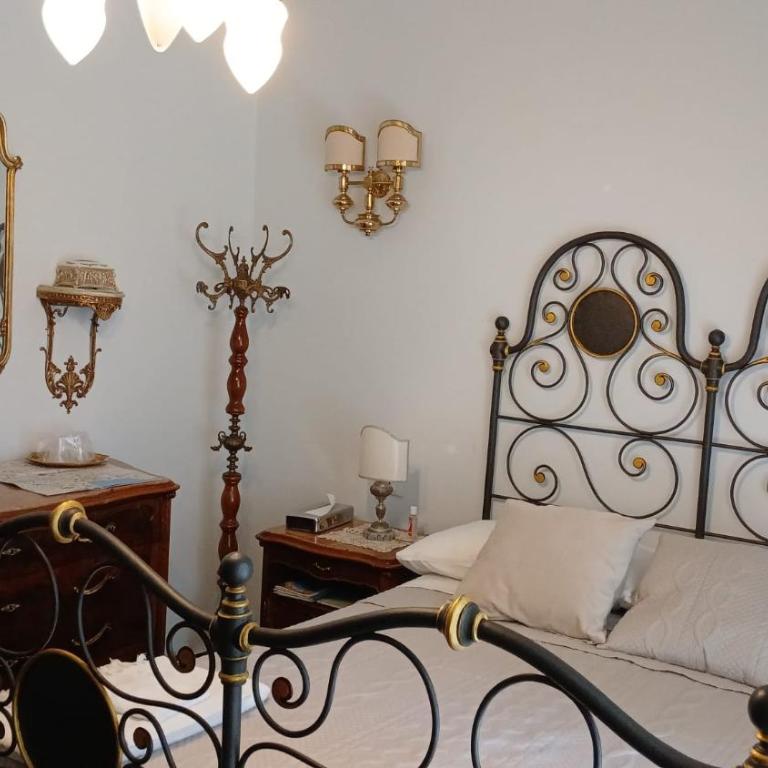 B&B Assereto - Camera Matrimoniale con Bagno Privato Esterno - 25