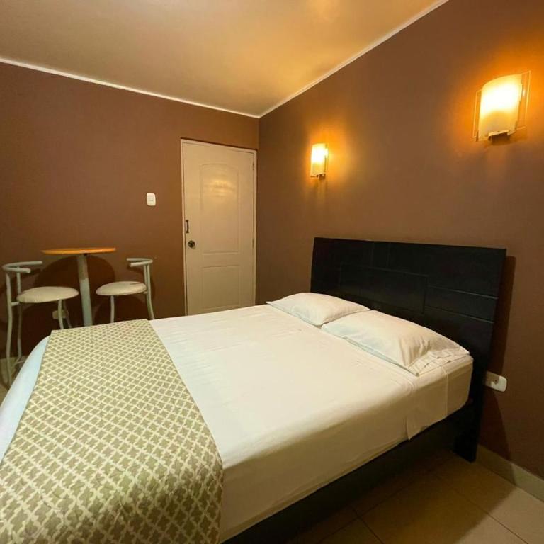 HOSTAL LA NOCHE - Pisco - Standard Queen Room - 1