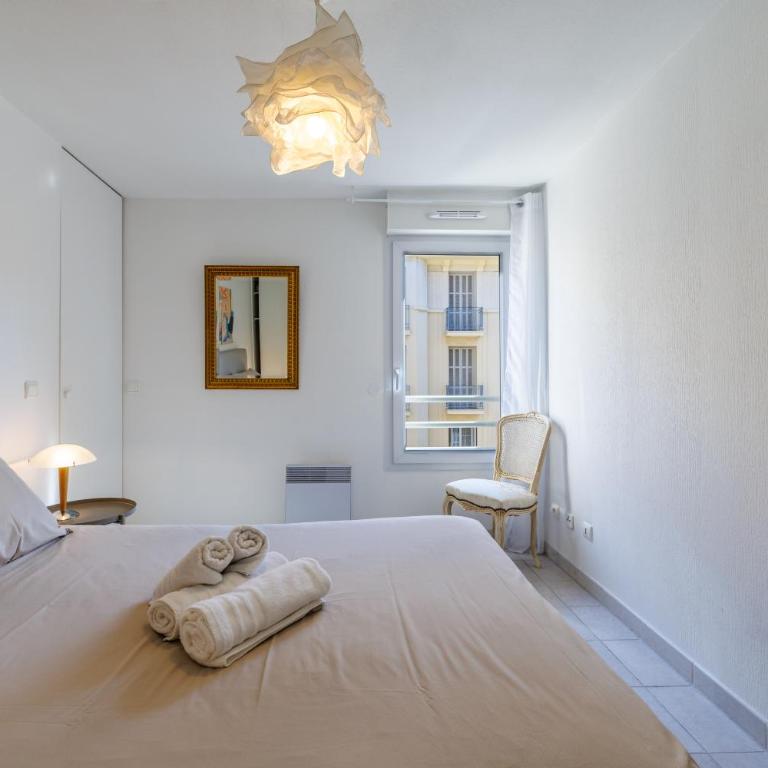 FEEL HOME - CAIS De PIERLAS - Appartement 2 Chambres avec Terrasse - 30