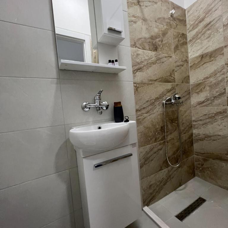 Urban Heart Residence - Double Room with Garden View - 9