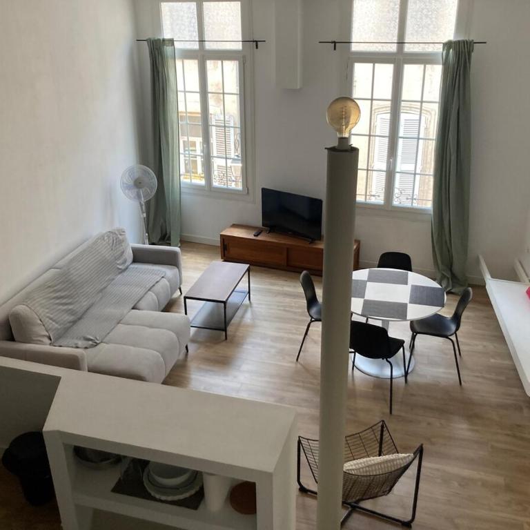 Appartement rénové plein centre - Apartamento de 2 dormitorios - 3