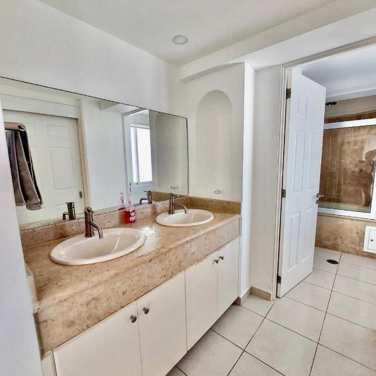 FRENTE AL MAR A PIE DE PLAYA ALBERCA y JACUZZI - Three-Bedroom Premium Apartment with Balcony - 13