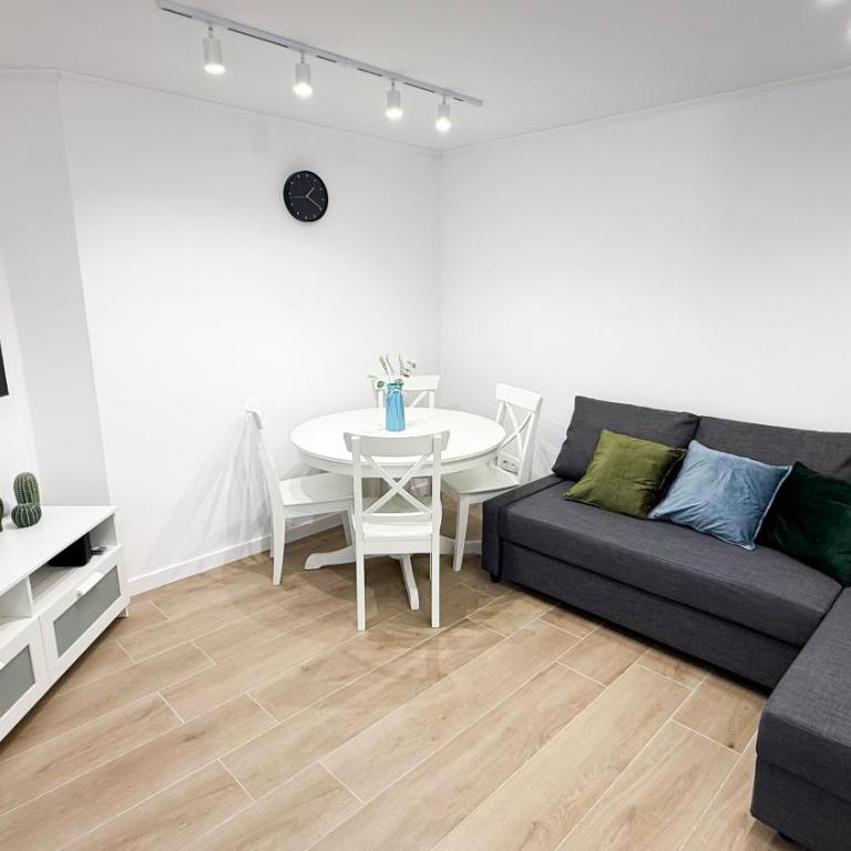 102 - Beachside Renovated 1BR apt w private garden - Apartamento - 2
