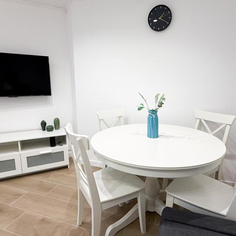 102 - Beachside Renovated 1BR apt w private garden - Apartamento - 7