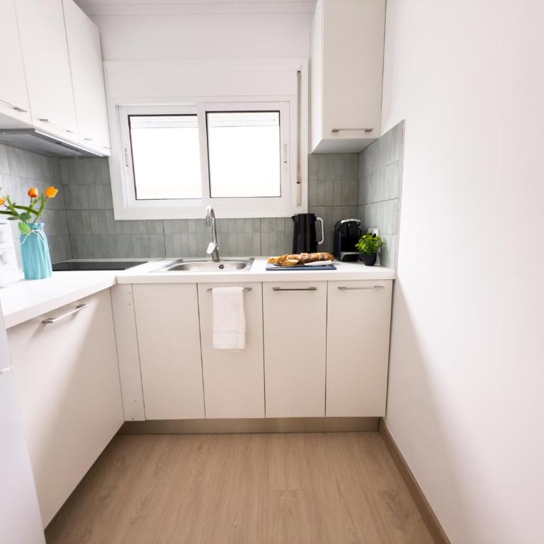 102 - Beachside Renovated 1BR apt w private garden - Apartamento - 4