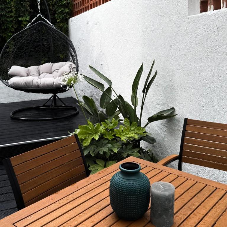 102 - Beachside Renovated 1BR apt w private garden - Apartamento - 28