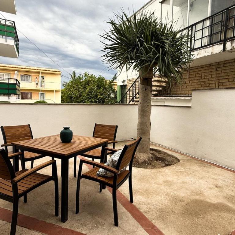 103 - Beachside Renovated 1BR apt w private garden - Apartamento de 1 dormitorio - 1