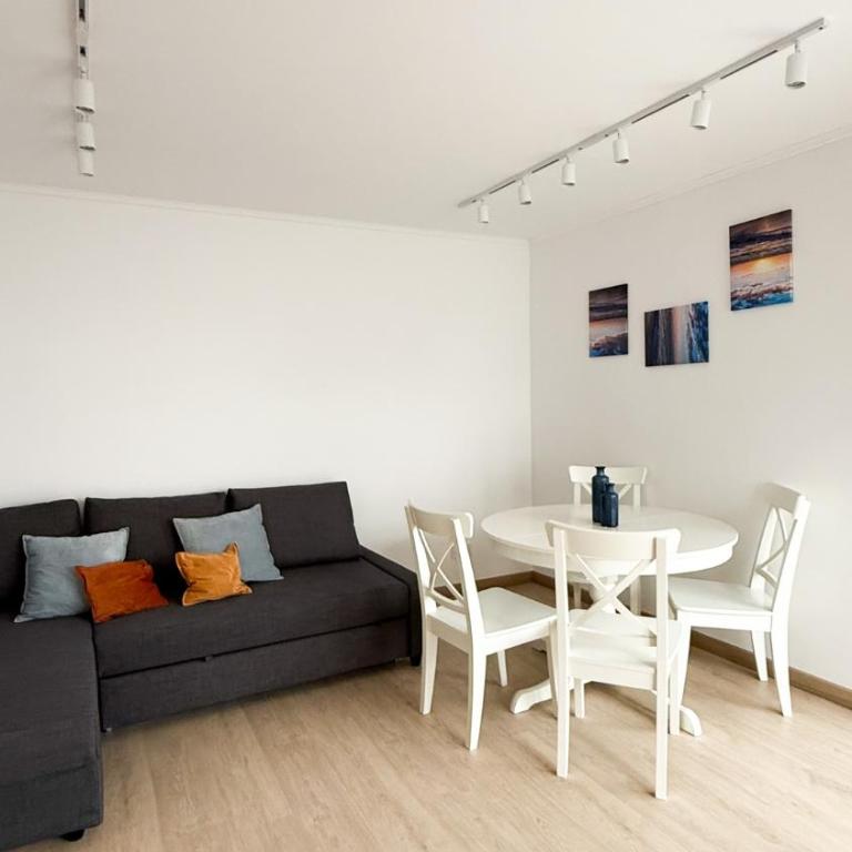 104 - Beachside Renovated 1BR apt 5 min from Beach - One-Bedroom Apartment with View - 7