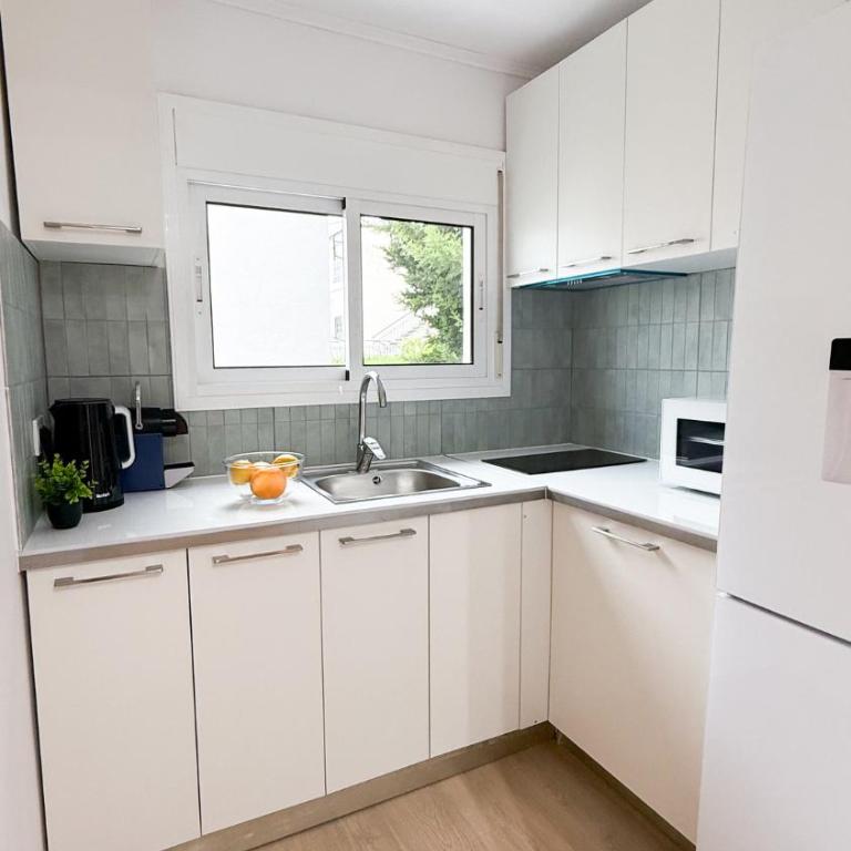 104 - Beachside Renovated 1BR apt 5 min from Beach - One-Bedroom Apartment with View - 17