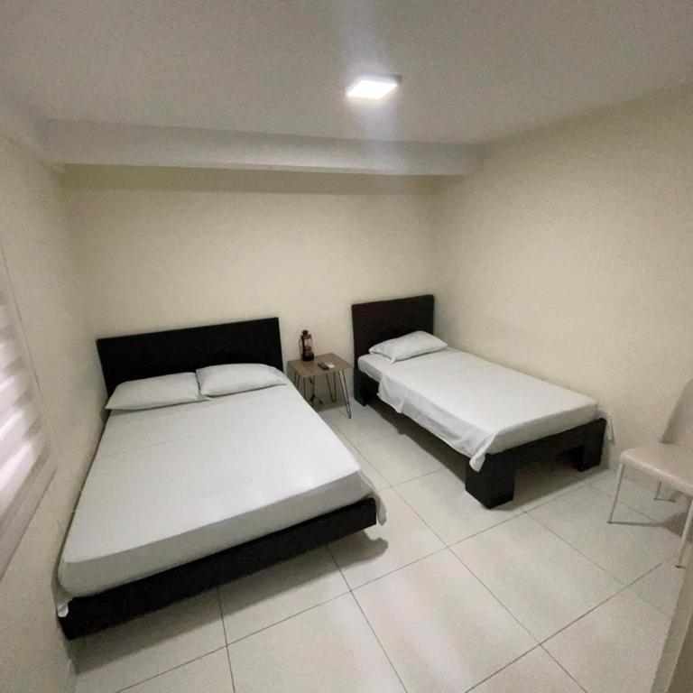 Hotel Avei Suites - Family Room with Shared Bathroom - 1