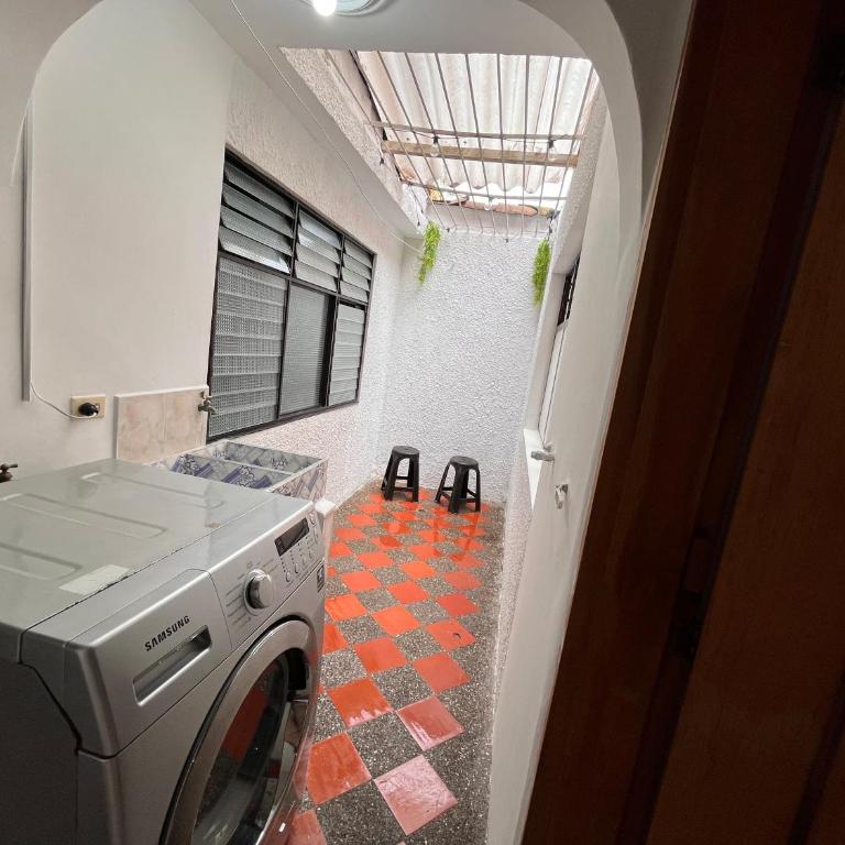 Amplio apartamento Guayabal cerca aeropuerto Olaya Herrera - Two-Bedroom Apartment - 2