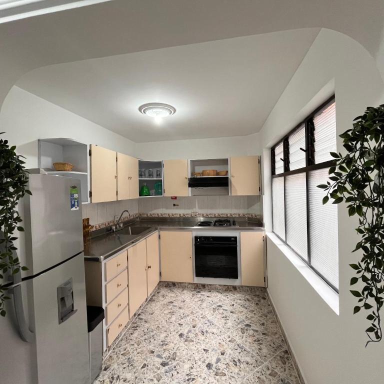 Amplio apartamento Guayabal cerca aeropuerto Olaya Herrera - Two-Bedroom Apartment - 4