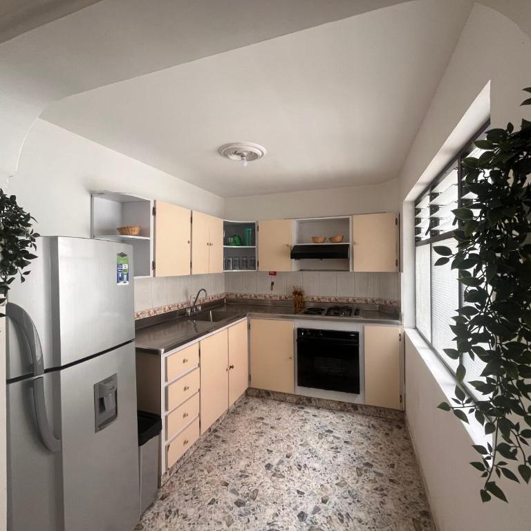 Amplio apartamento Guayabal cerca aeropuerto Olaya Herrera - Two-Bedroom Apartment - 10