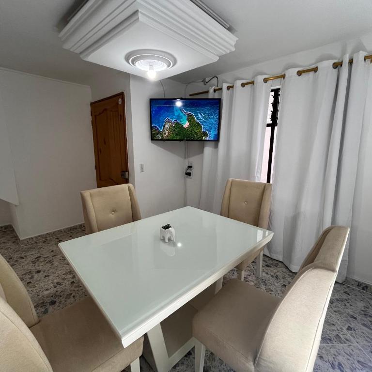Amplio apartamento Guayabal cerca aeropuerto Olaya Herrera - Two-Bedroom Apartment - 19