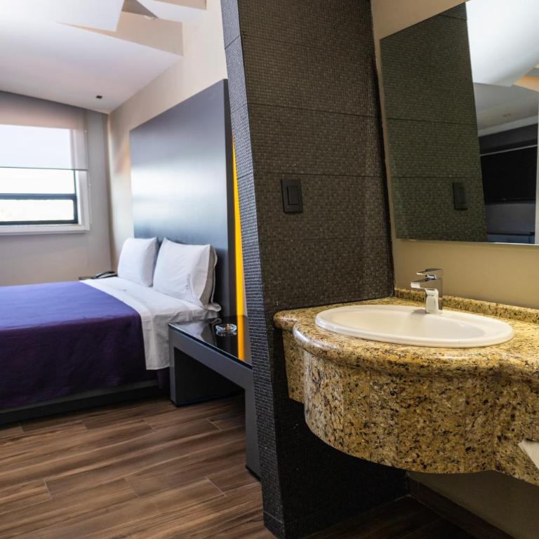 Hotel Aranjuez - Habitación con cama extragrande. - 4