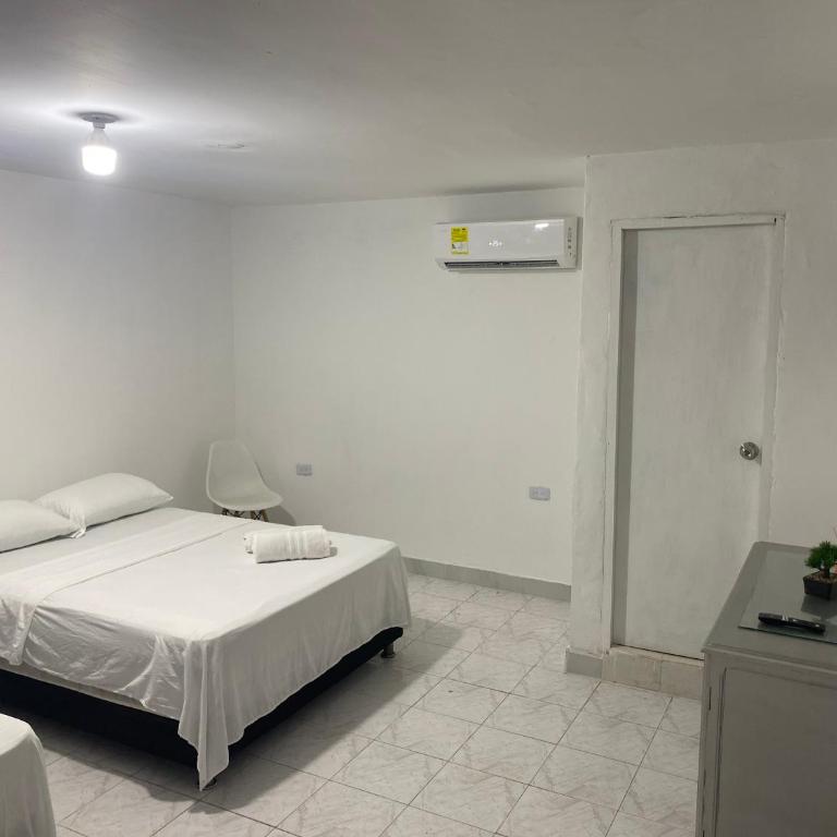 Habitaciones independientes cerca al aeropuerto 1 - Habitación Doble con baño privado - 1