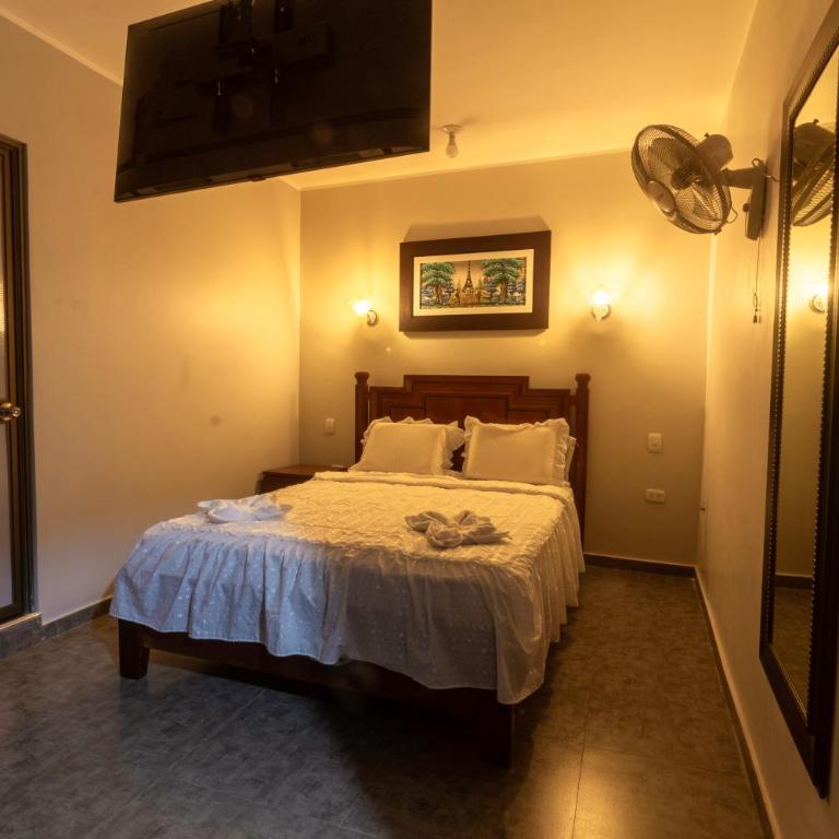 - Hotel Luxor --- Chanchamayo --- - Habitación con cama grande - 1