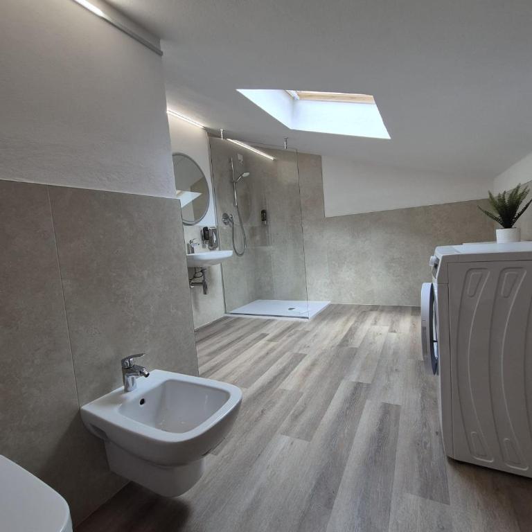 Hotel MAX Lazise &Appartamenti - A due Passi dai Parchi Più Famosi - Camera Familiare con Terrazza - 7