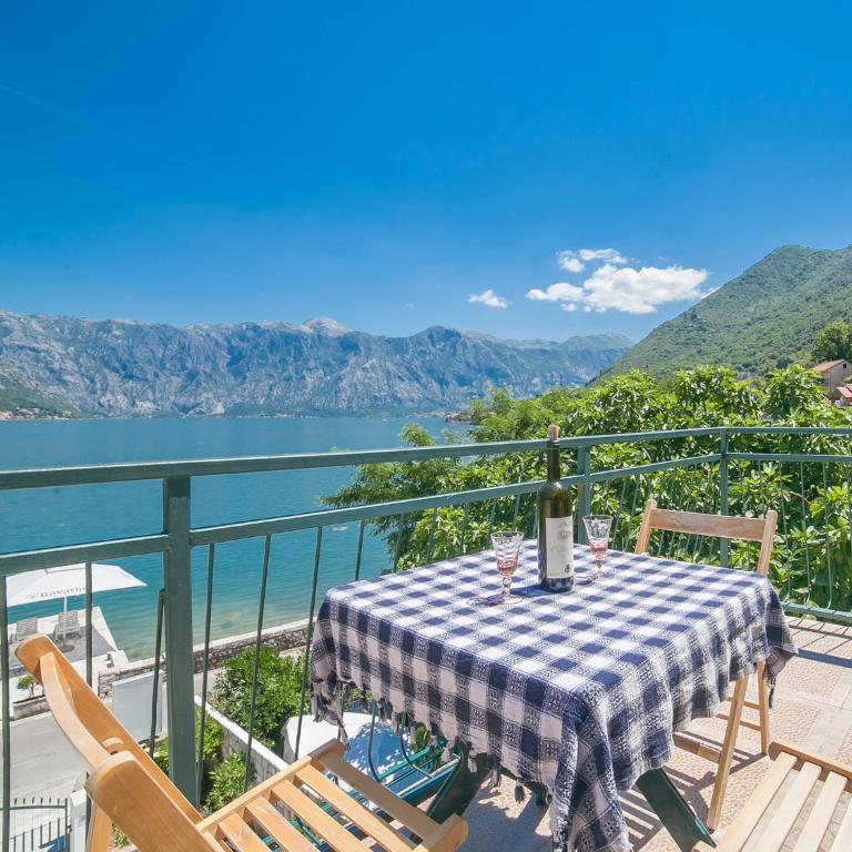 Apartments Iva - One-Bedroom Apartment with Terrace with Sea View - 4
