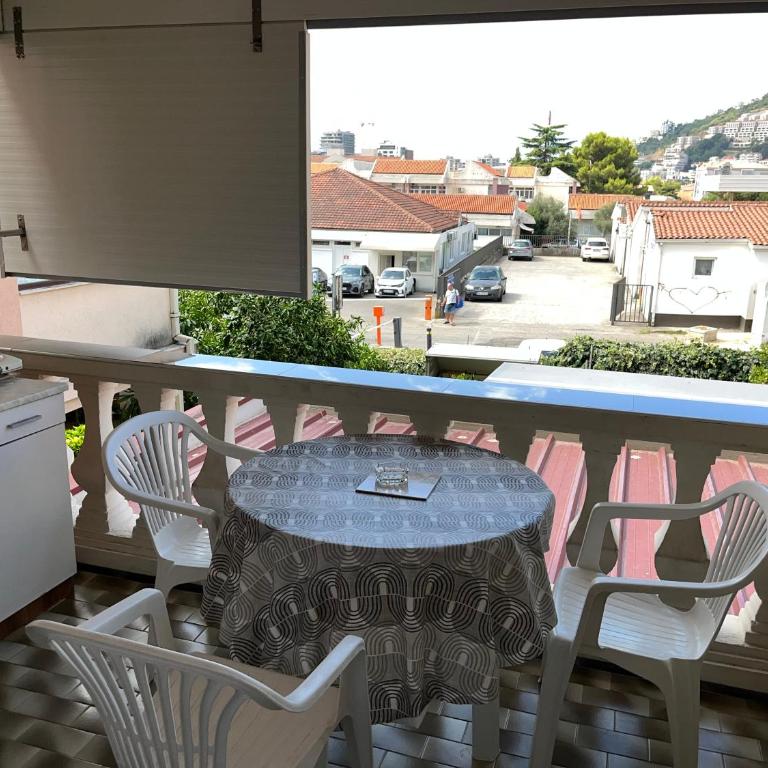 Apartments Batalo - Trokrevetna Soba sa Balkonom - 5