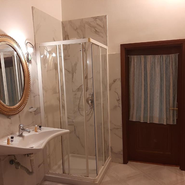 Katti House - Florence's center - Camera Matrimoniale con Bagno Privato Esterno - 3