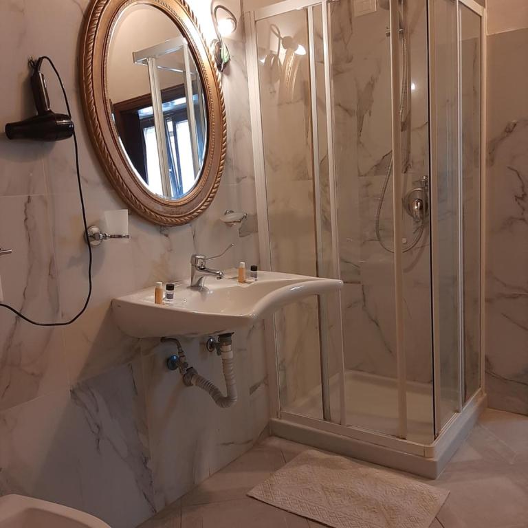 Katti House - Florence's center - Camera Matrimoniale con Bagno Privato Esterno - 4