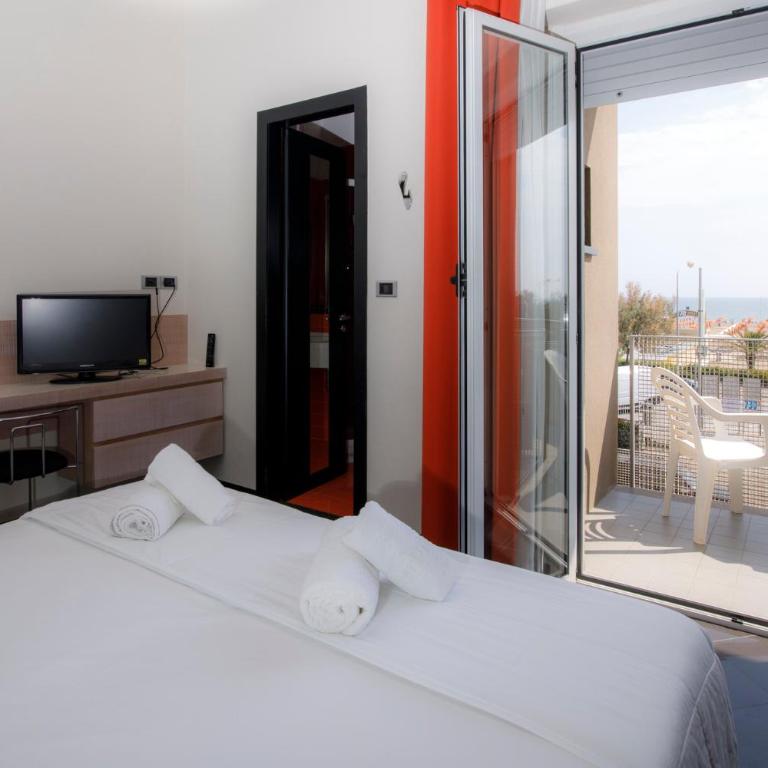 Hotel Derby - Camera Matrimoniale con Balcone e Vista Mare - 9