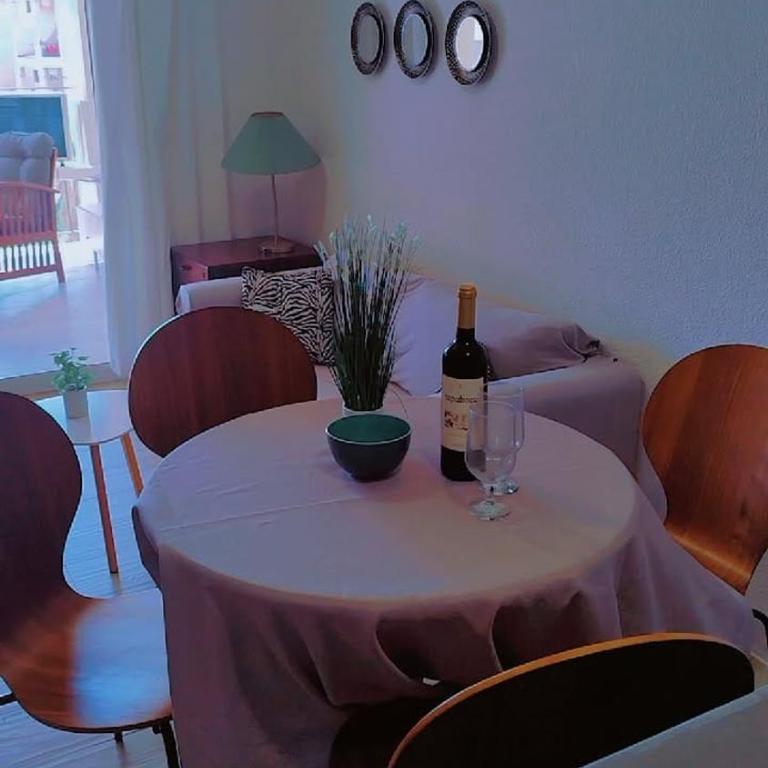 Apartamento reformado con terraza vistas al mar y a las piscinas de Magic World garaje y piscina frente a Balneario Aire acondicionadowifi - Apartamento de 2 dormitorios - 19